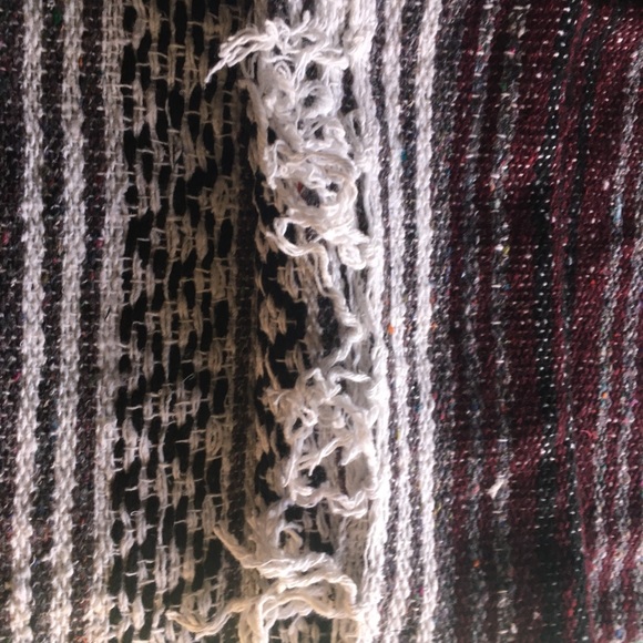 NW AZTEC MAROON STYLE THROW BLANKET 52”x70” - Picture 3 of 8